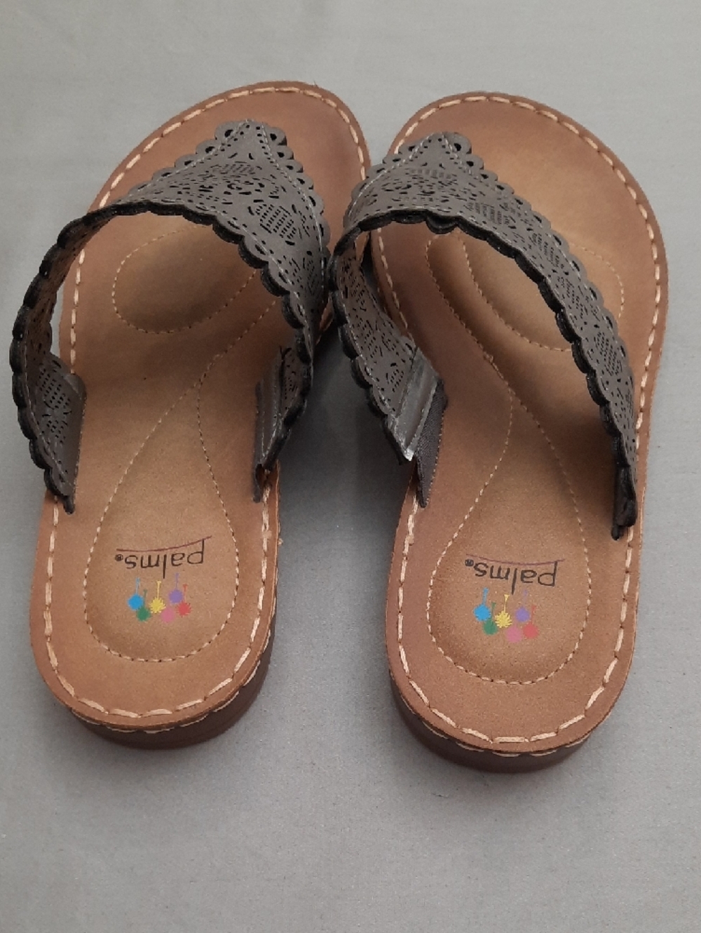 Palms Gray's Laser-Cut Thong Sandals for Women in Size 8M - Picture 6 of 10